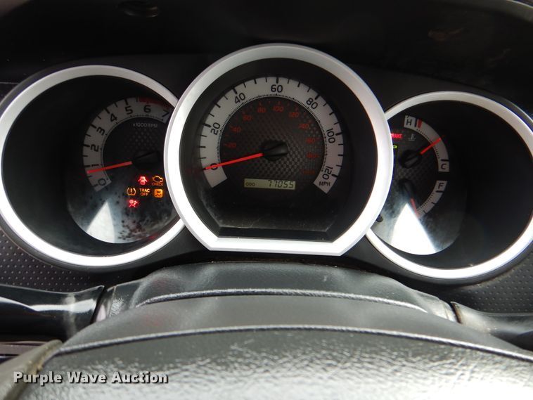 image for item HX9139 2014 Toyota Tacoma  flatbed pickup truck