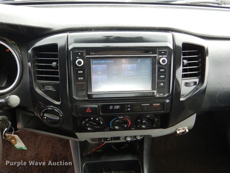 image for item HX9139 2014 Toyota Tacoma  flatbed pickup truck