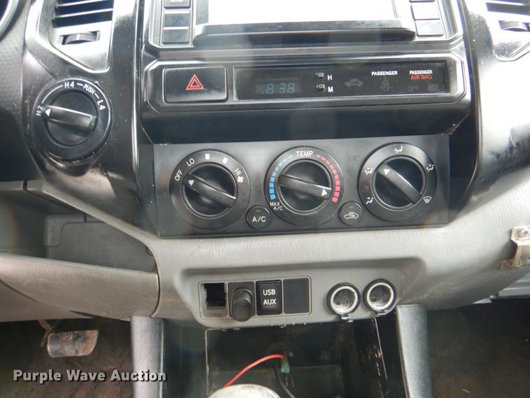 image for item HX9139 2014 Toyota Tacoma  flatbed pickup truck