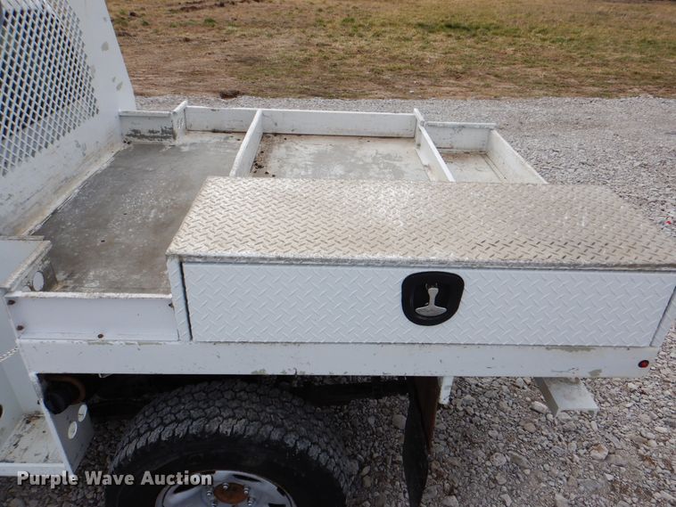 image for item HX9139 2014 Toyota Tacoma  flatbed pickup truck