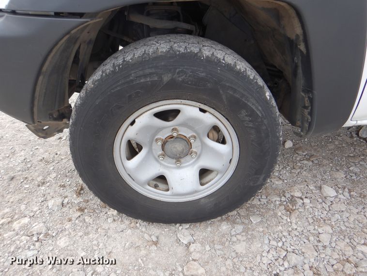 image for item HX9139 2014 Toyota Tacoma  flatbed pickup truck