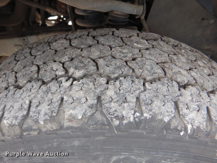 image for item HX9139 2014 Toyota Tacoma  flatbed pickup truck