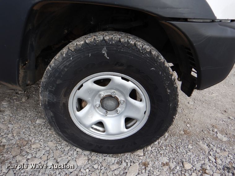 image for item HX9139 2014 Toyota Tacoma  flatbed pickup truck