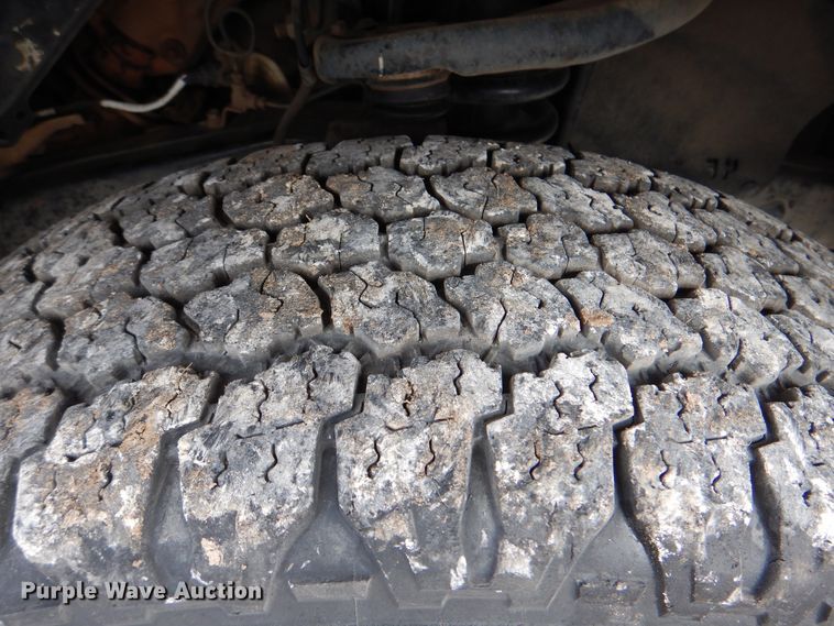 image for item HX9139 2014 Toyota Tacoma  flatbed pickup truck