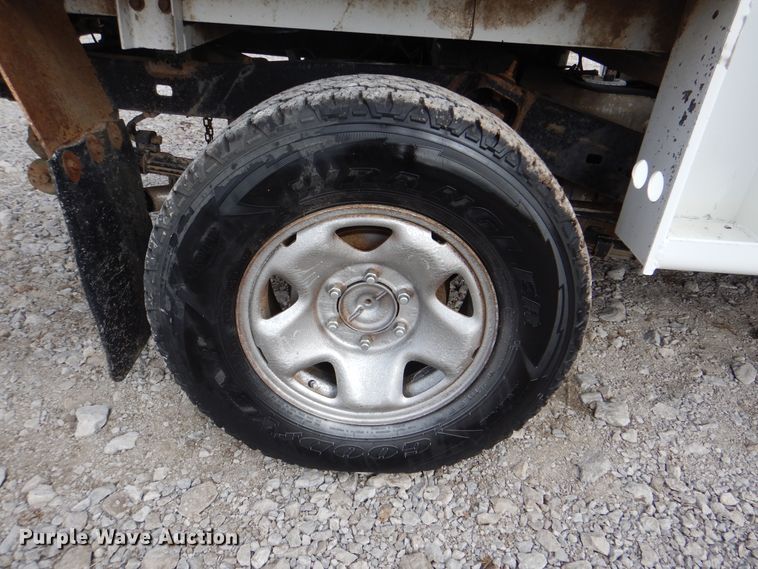 image for item HX9139 2014 Toyota Tacoma  flatbed pickup truck