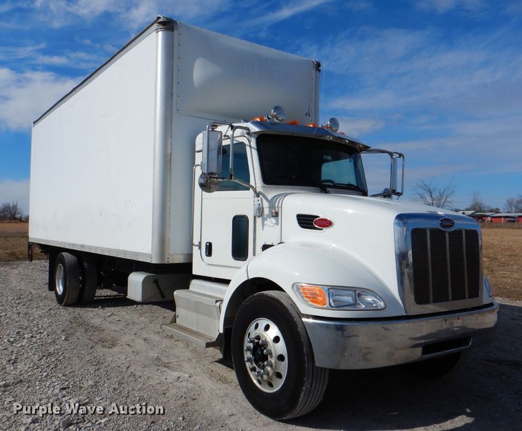 image for item HX9142 2015 Peterbilt 337  box truck