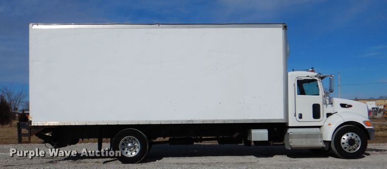 image for item HX9142 2015 Peterbilt 337  box truck