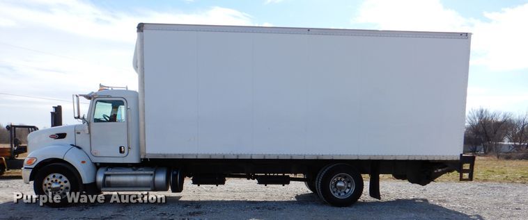 image for item HX9142 2015 Peterbilt 337  box truck