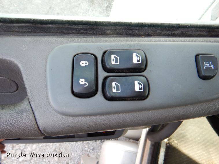 image for item HX9142 2015 Peterbilt 337  box truck