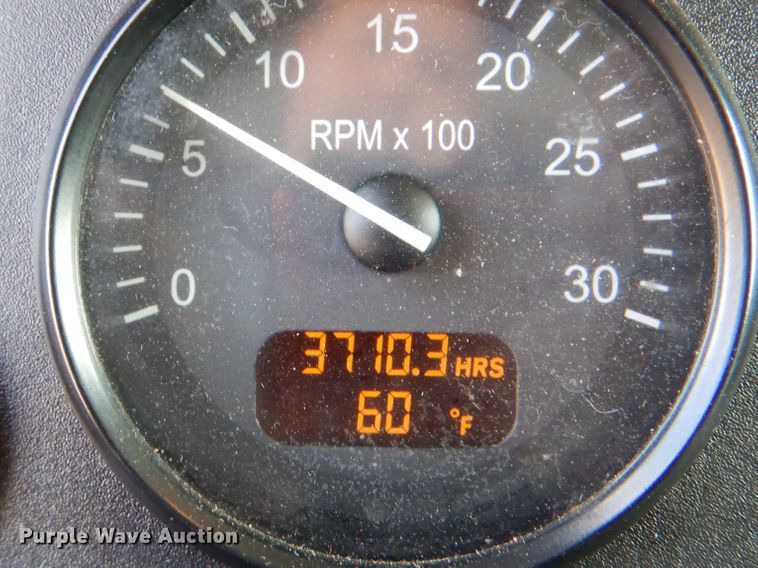 image for item HX9142 2015 Peterbilt 337  box truck