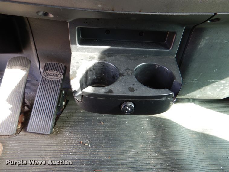 image for item HX9142 2015 Peterbilt 337  box truck