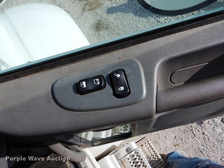 image for item HX9142 2015 Peterbilt 337  box truck