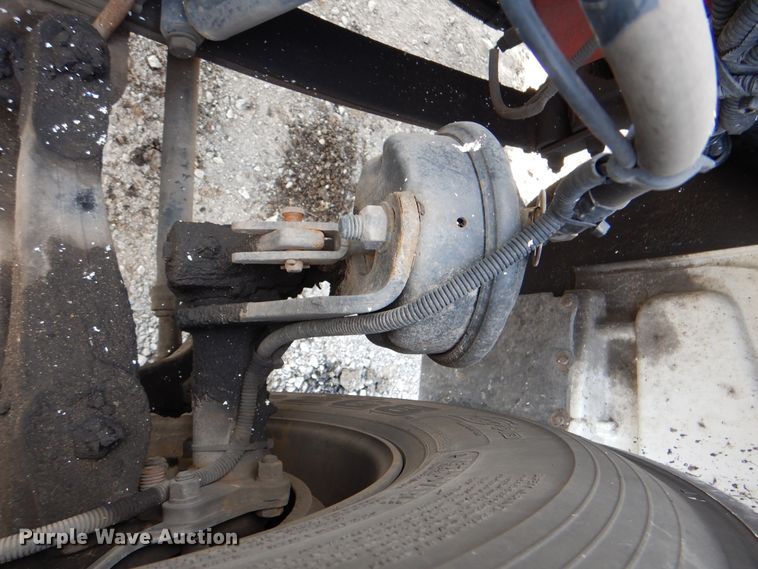 image for item HX9142 2015 Peterbilt 337  box truck