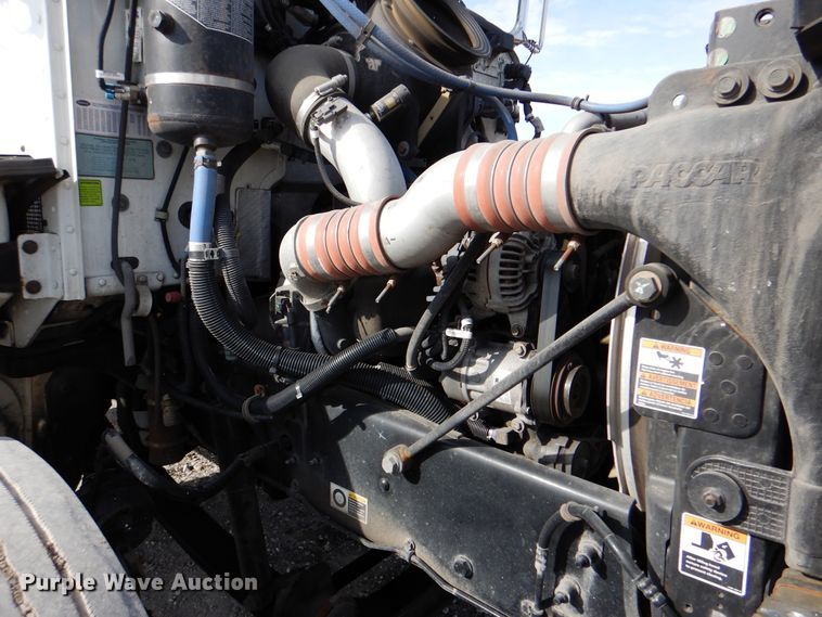 image for item HX9142 2015 Peterbilt 337  box truck