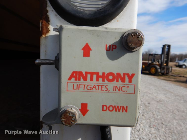 image for item HX9142 2015 Peterbilt 337  box truck