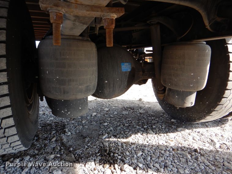 image for item HX9142 2015 Peterbilt 337  box truck