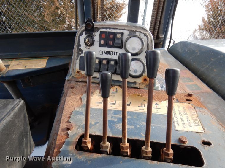 image for item HX9604 2009 Moffett M45  forklift