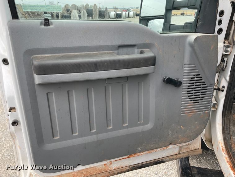 image for item HX9755 2014 Ford F450 Super Duty  flatbed truck