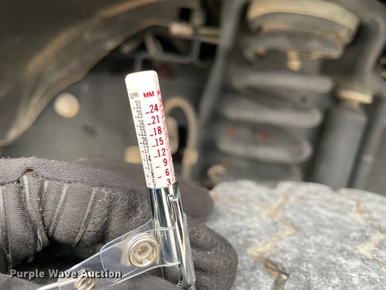 image for item HX9755 2014 Ford F450 Super Duty  flatbed truck