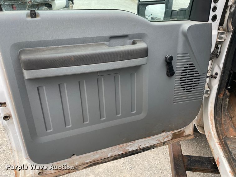 image for item HX9759 2013 Ford F450 Super Duty  flatbed truck