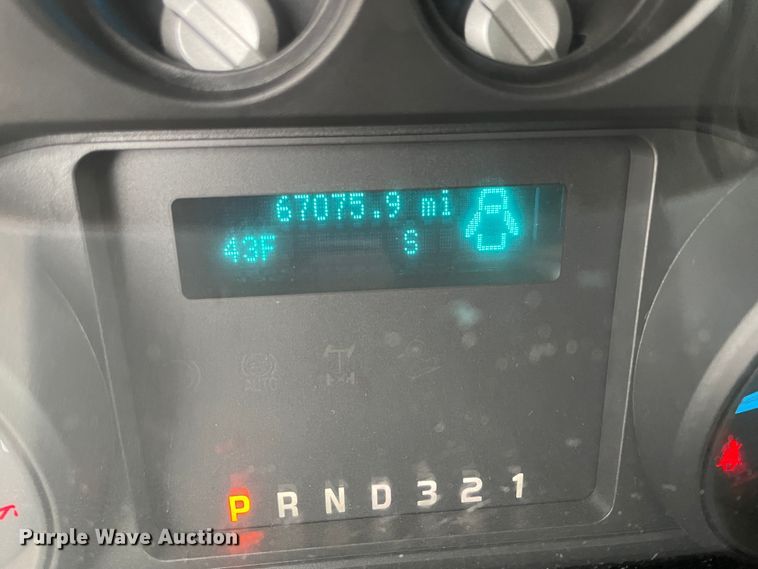 image for item HX9759 2013 Ford F450 Super Duty  flatbed truck