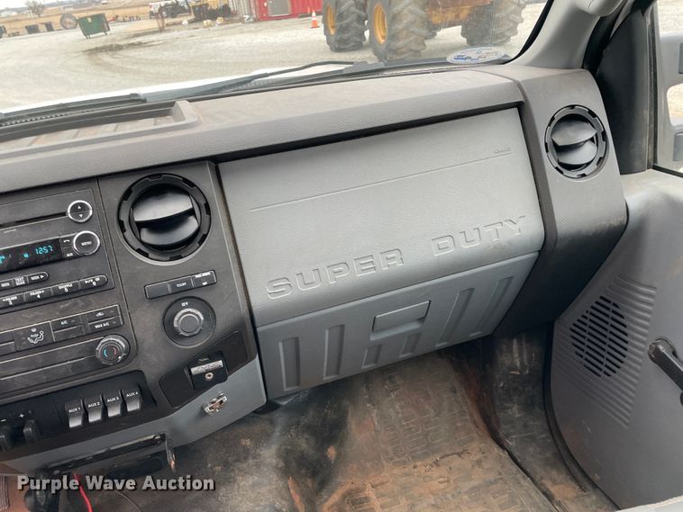 image for item HX9759 2013 Ford F450 Super Duty  flatbed truck