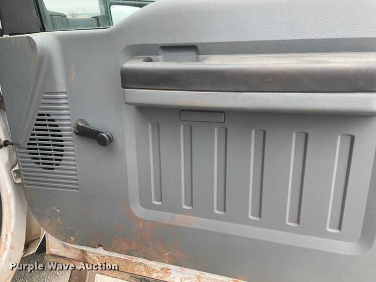 image for item HX9759 2013 Ford F450 Super Duty  flatbed truck