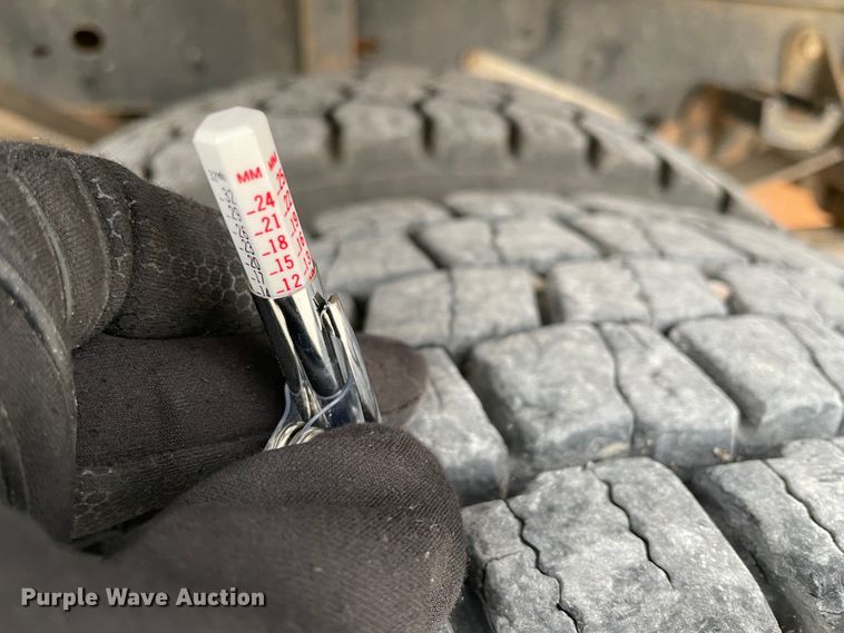 image for item HX9759 2013 Ford F450 Super Duty  flatbed truck