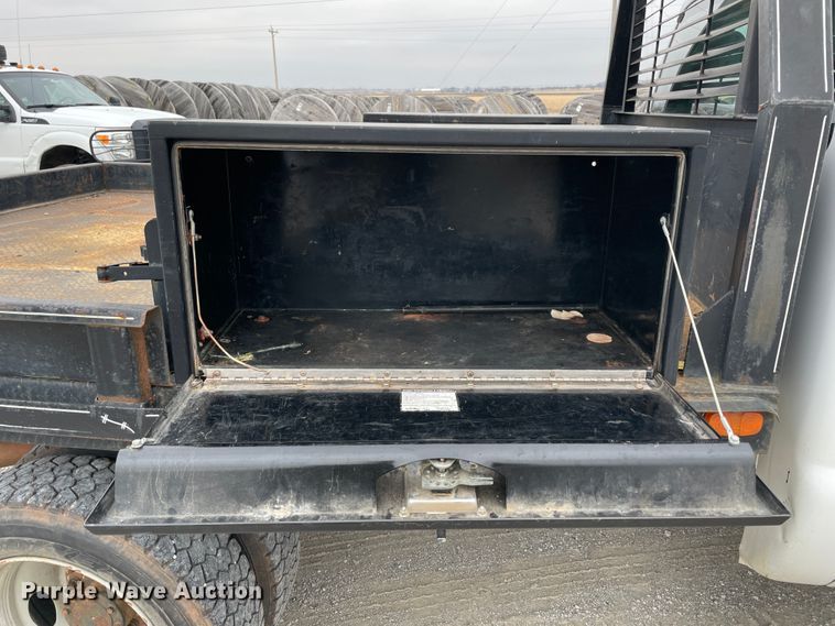 image for item HX9760 2014 Ford F450 Super Duty  flatbed truck