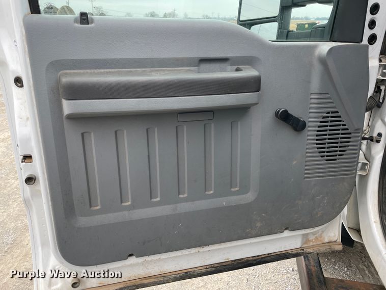 image for item HX9760 2014 Ford F450 Super Duty  flatbed truck