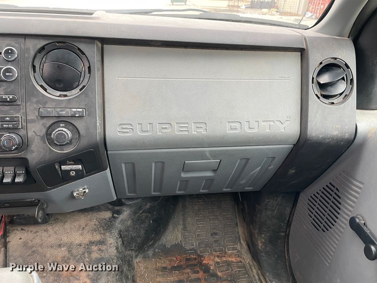 image for item HX9760 2014 Ford F450 Super Duty  flatbed truck