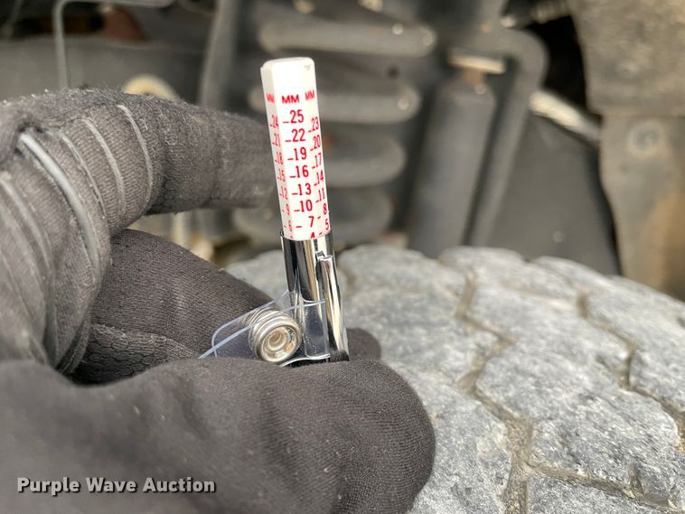 image for item HX9760 2014 Ford F450 Super Duty  flatbed truck