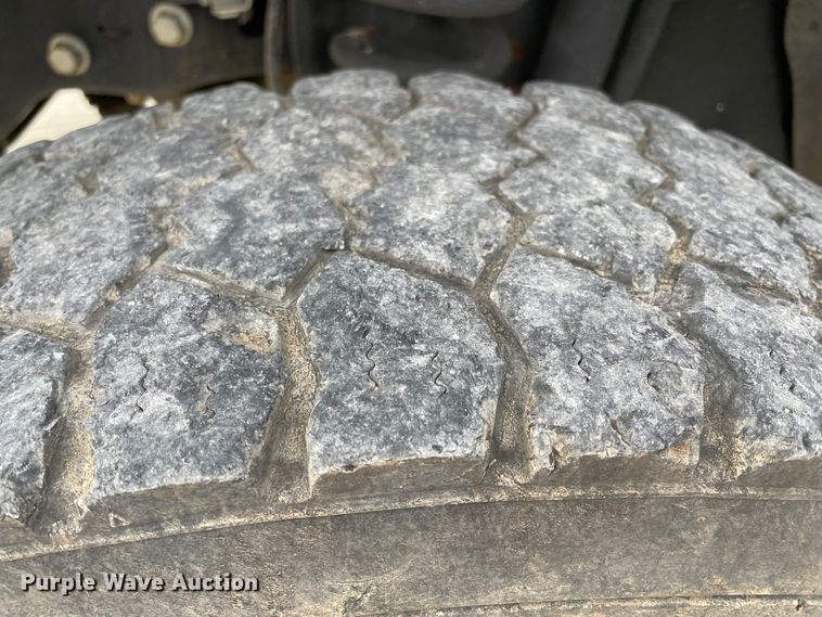 image for item HX9760 2014 Ford F450 Super Duty  flatbed truck