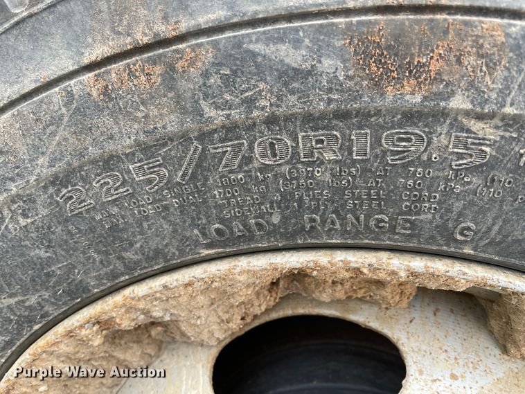 image for item HX9760 2014 Ford F450 Super Duty  flatbed truck