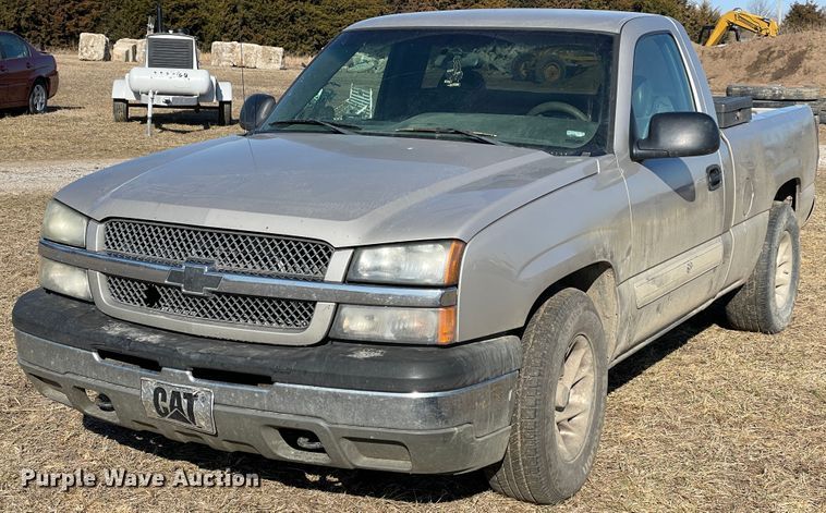 image for item HX9778 2004 Chevrolet Silverado 1500  pickup truck