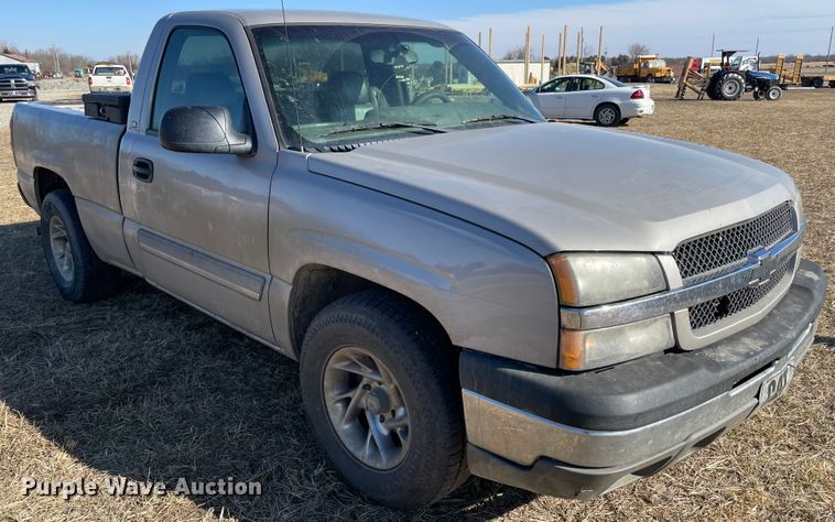 image for item HX9778 2004 Chevrolet Silverado 1500  pickup truck