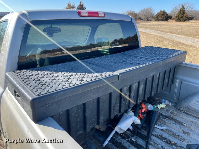 image for item HX9778 2004 Chevrolet Silverado 1500  pickup truck