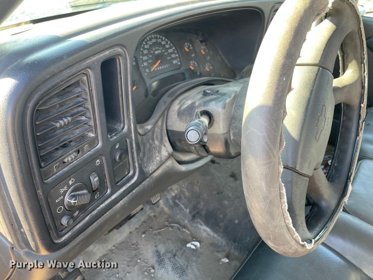 image for item HX9778 2004 Chevrolet Silverado 1500  pickup truck