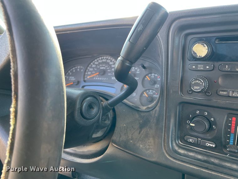 image for item HX9778 2004 Chevrolet Silverado 1500  pickup truck