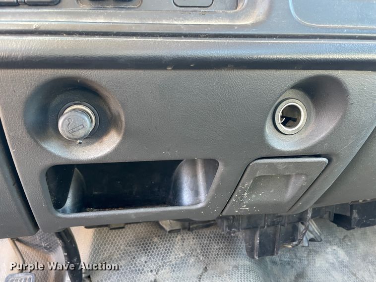 image for item HX9778 2004 Chevrolet Silverado 1500  pickup truck