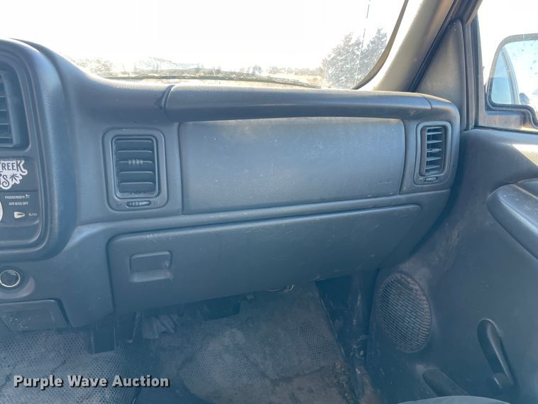 image for item HX9778 2004 Chevrolet Silverado 1500  pickup truck