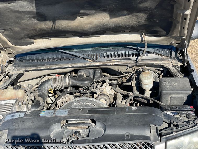 image for item HX9778 2004 Chevrolet Silverado 1500  pickup truck