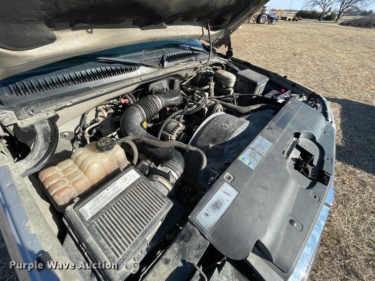 image for item HX9778 2004 Chevrolet Silverado 1500  pickup truck