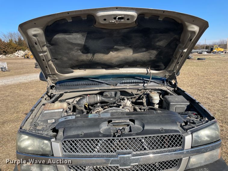 image for item HX9778 2004 Chevrolet Silverado 1500  pickup truck