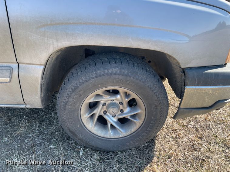 image for item HX9778 2004 Chevrolet Silverado 1500  pickup truck