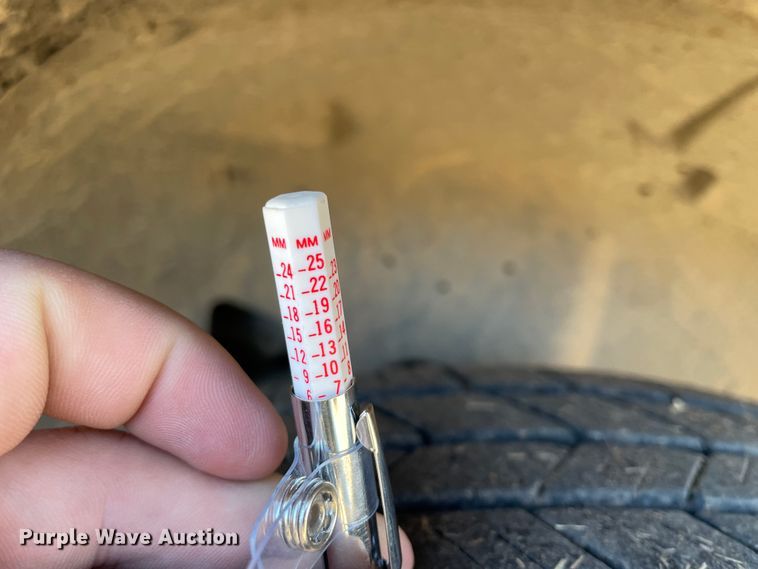 image for item HX9778 2004 Chevrolet Silverado 1500  pickup truck