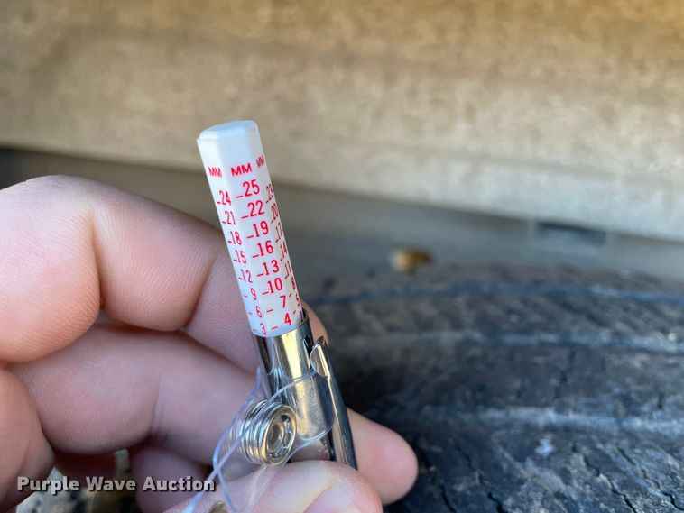 image for item HX9778 2004 Chevrolet Silverado 1500  pickup truck