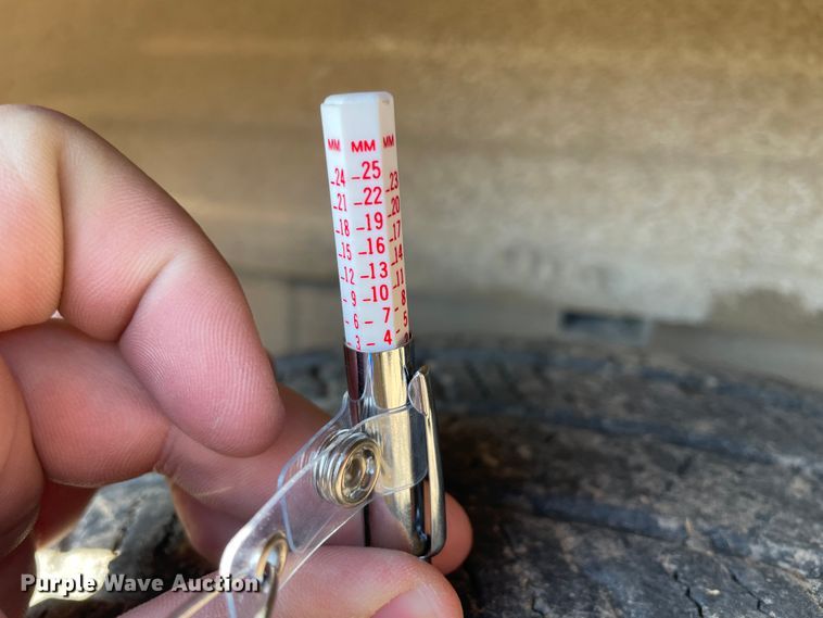 image for item HX9778 2004 Chevrolet Silverado 1500  pickup truck