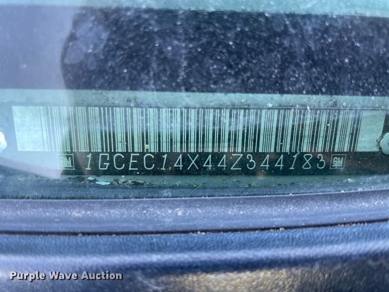 image for item HX9778 2004 Chevrolet Silverado 1500  pickup truck