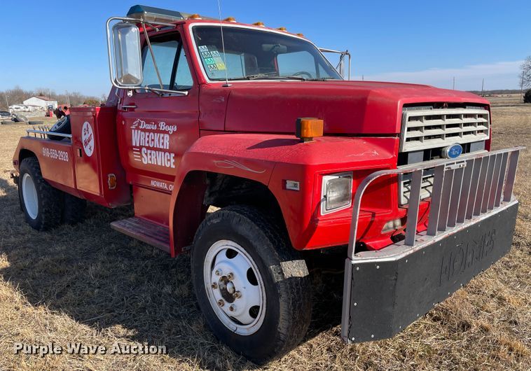 image for item HX9780 1989 Ford F600  tow truck